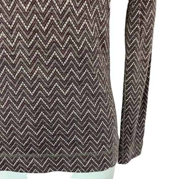 Women's Zigzag Pattern Sweater - Black and White - Picture 5 of 16